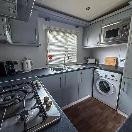 6 Berth Caravan For Hire At Seawick Holiday Park In Clacton-On-Sea Ref 27049Sw Bagian luar foto