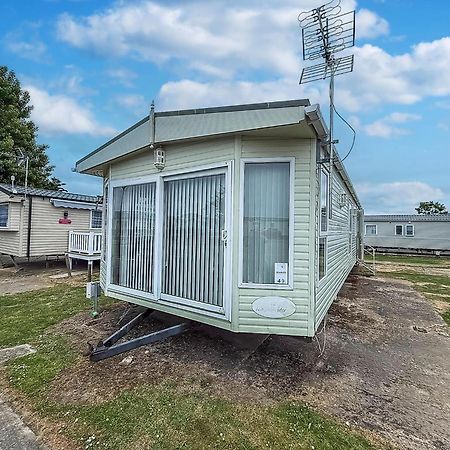 6 Berth Caravan For Hire At Seawick Holiday Park In Clacton-On-Sea Ref 27049Sw Bagian luar foto