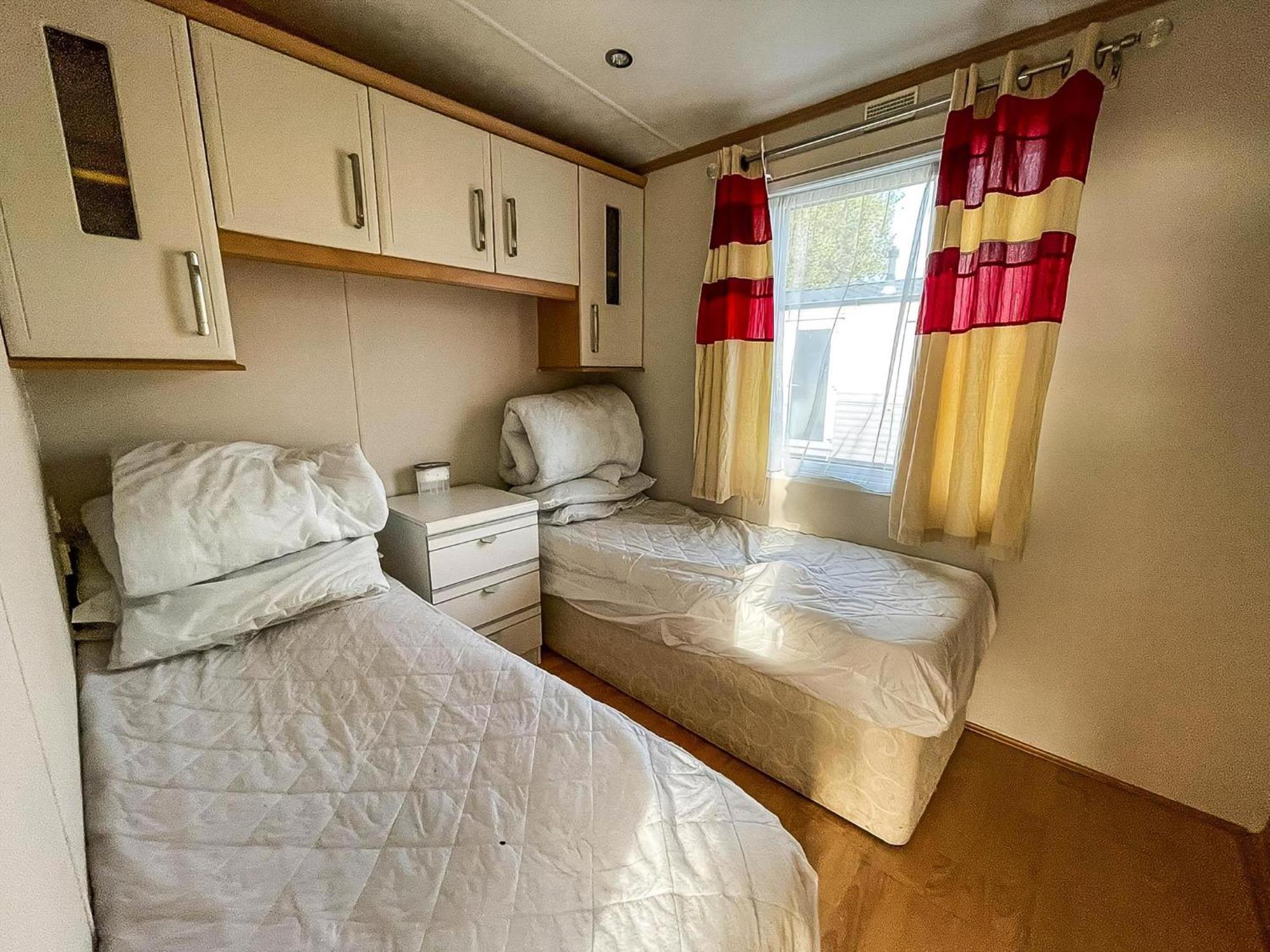6 Berth Caravan For Hire At Seawick Holiday Park In Clacton-On-Sea Ref 27049Sw Bagian luar foto