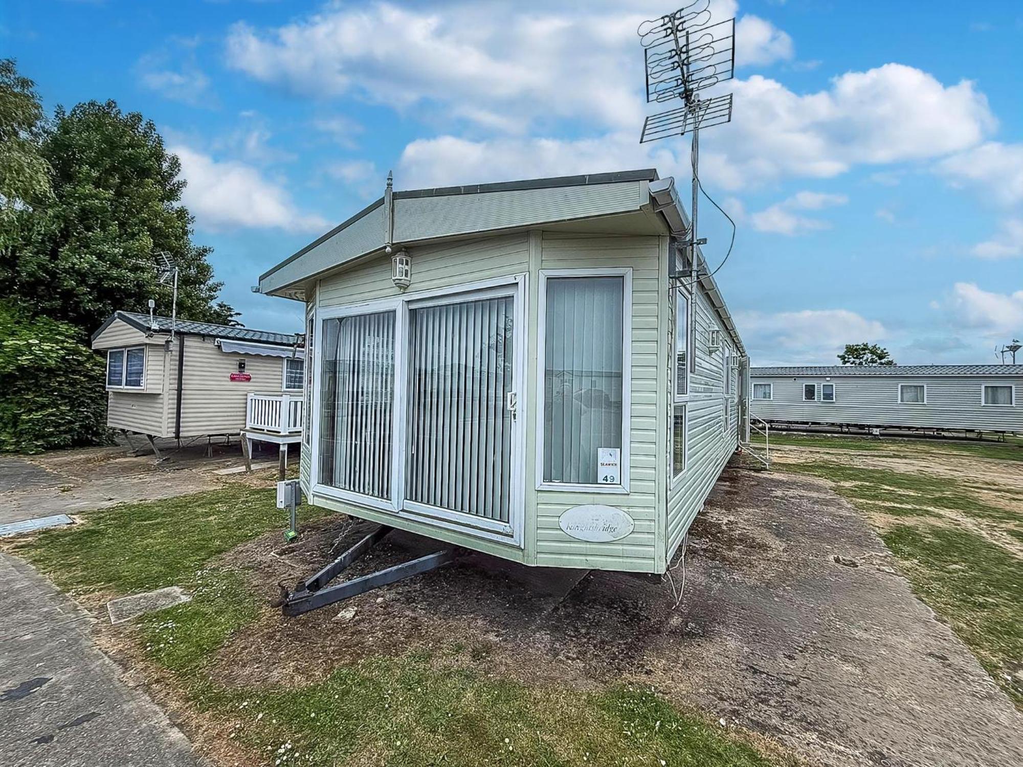 6 Berth Caravan For Hire At Seawick Holiday Park In Clacton-On-Sea Ref 27049Sw Bagian luar foto